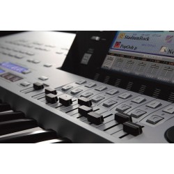 Clavier Arrangeur Tyros 4 avec son amplification