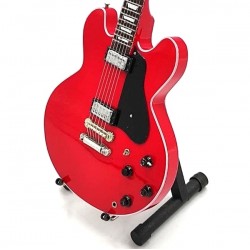 mini guitare style Chuck Berry